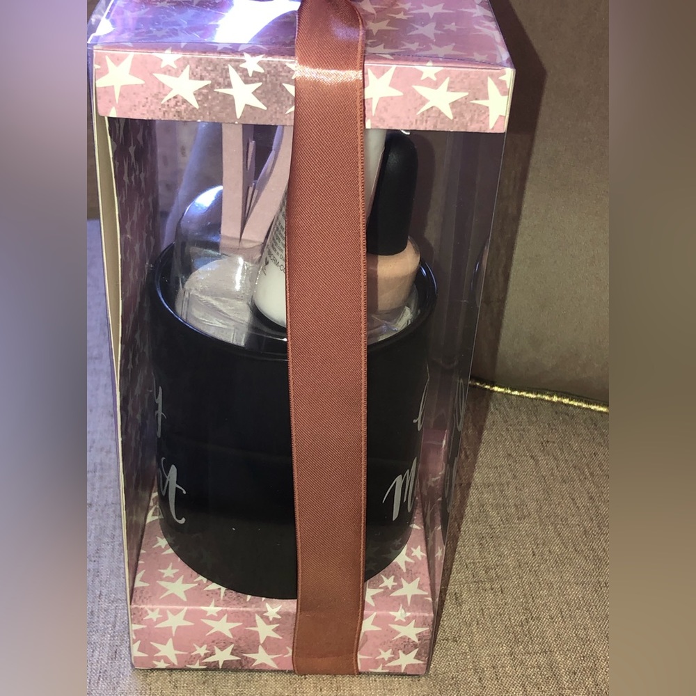 Brand New 6 piece Jumbo Mug gift set - $20 - Picture 4 of 6